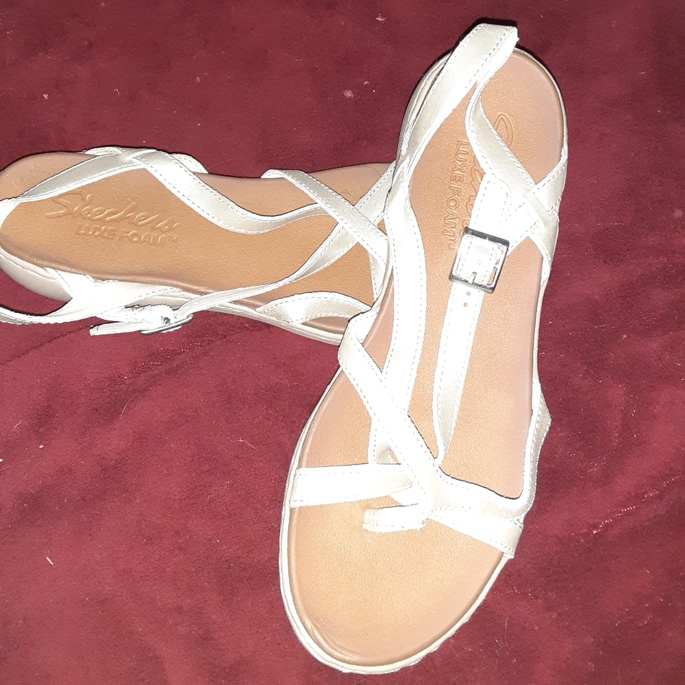 Womens sketchers luxe